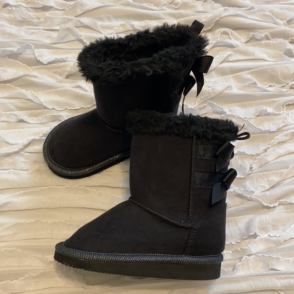 Black fur boots-bows on back